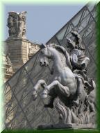077_Pyramide_Louvre