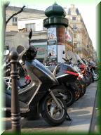 040_an_Metro_Station_Oberkampf_Stilleben